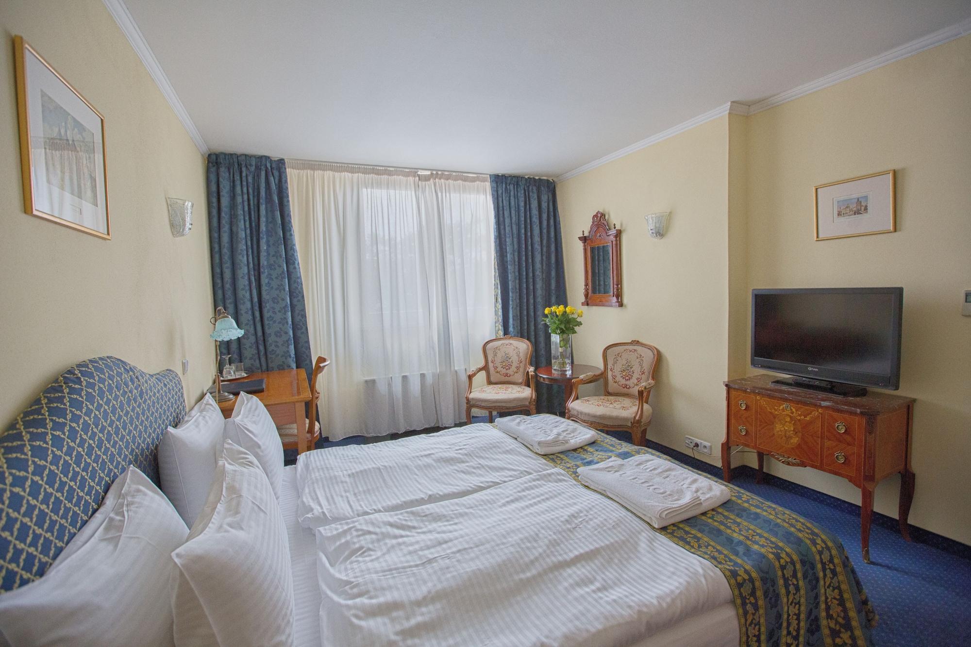 Hotel Tyl Прага Екстериор снимка