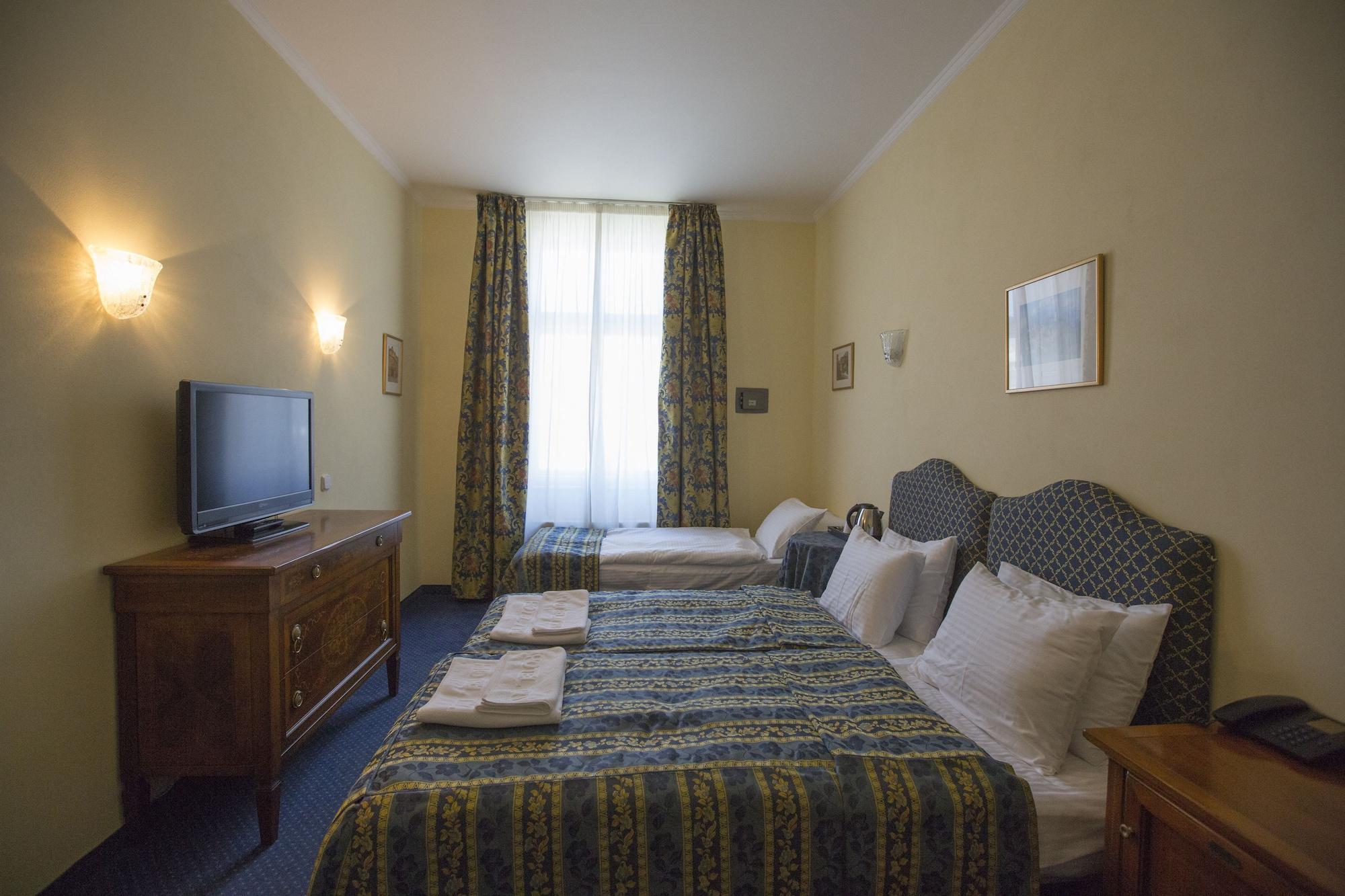 Hotel Tyl Прага Екстериор снимка