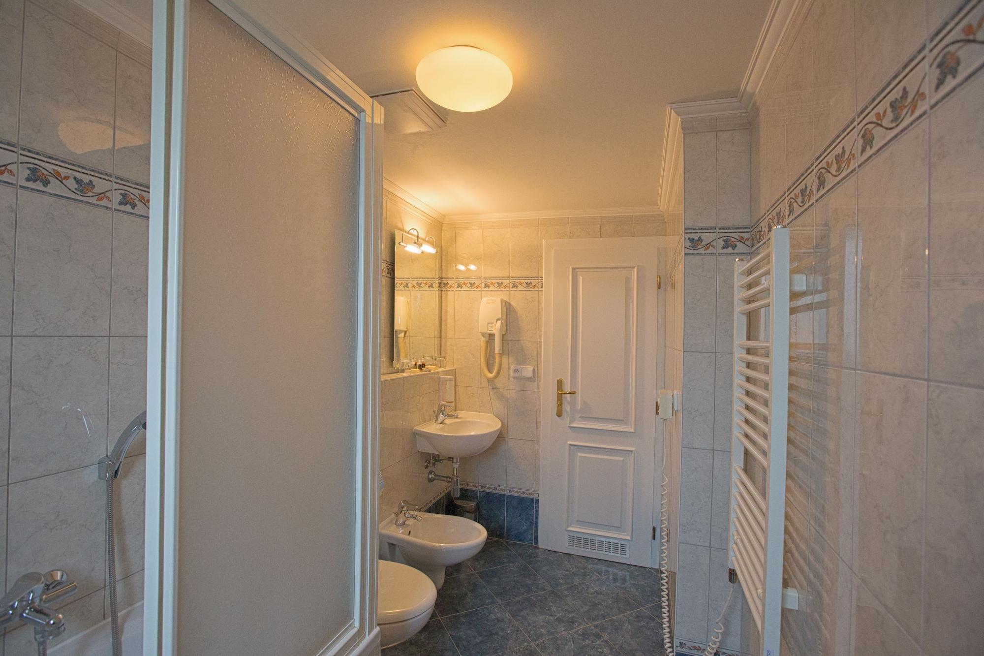 Hotel Tyl Прага Екстериор снимка