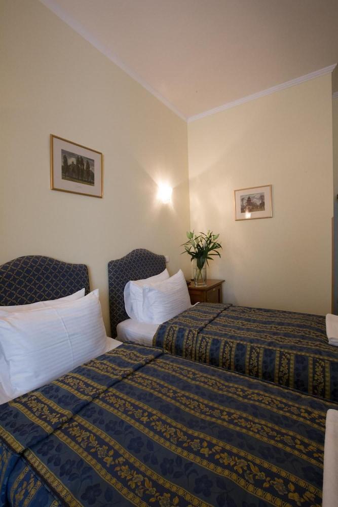 Hotel Tyl Прага Екстериор снимка