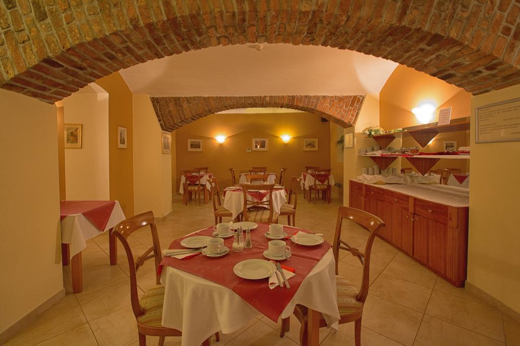 Hotel Tyl Прага Екстериор снимка